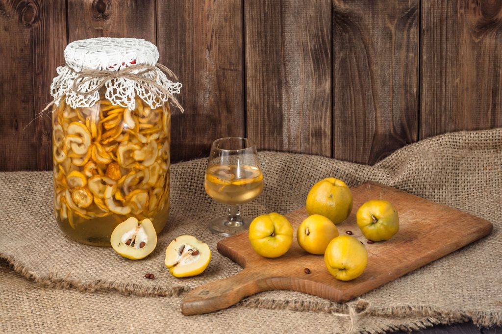 Sklízejte úrodu ve své zahradě a připravte si sirup. Je ideální do zimního čaje.