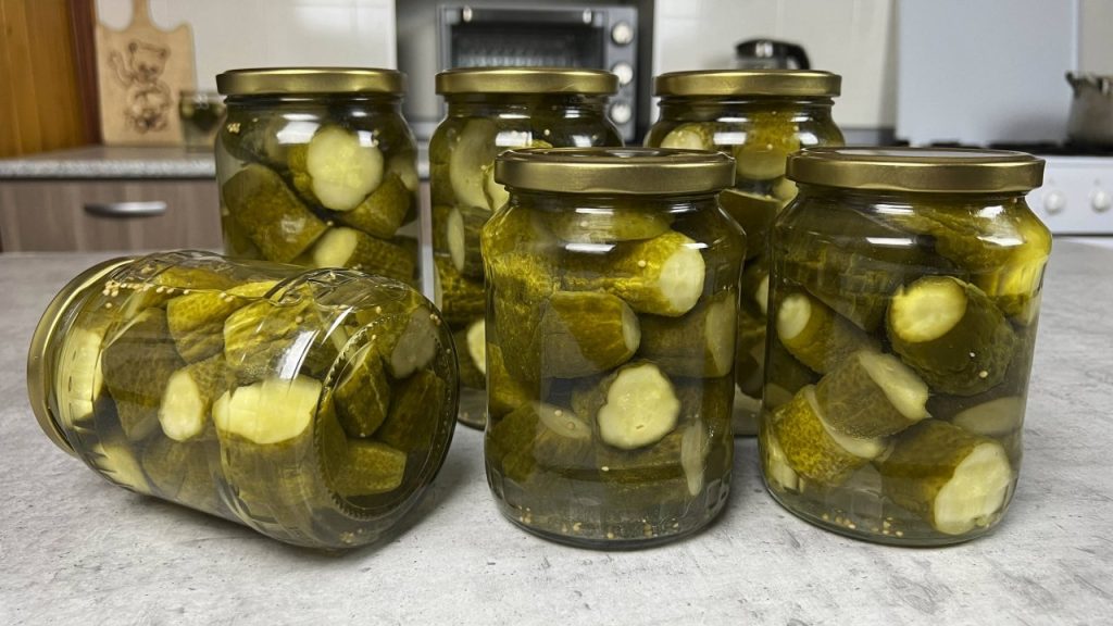 Skvělý recept na nakládané okurky. Jsou křupavé a chrumkavé