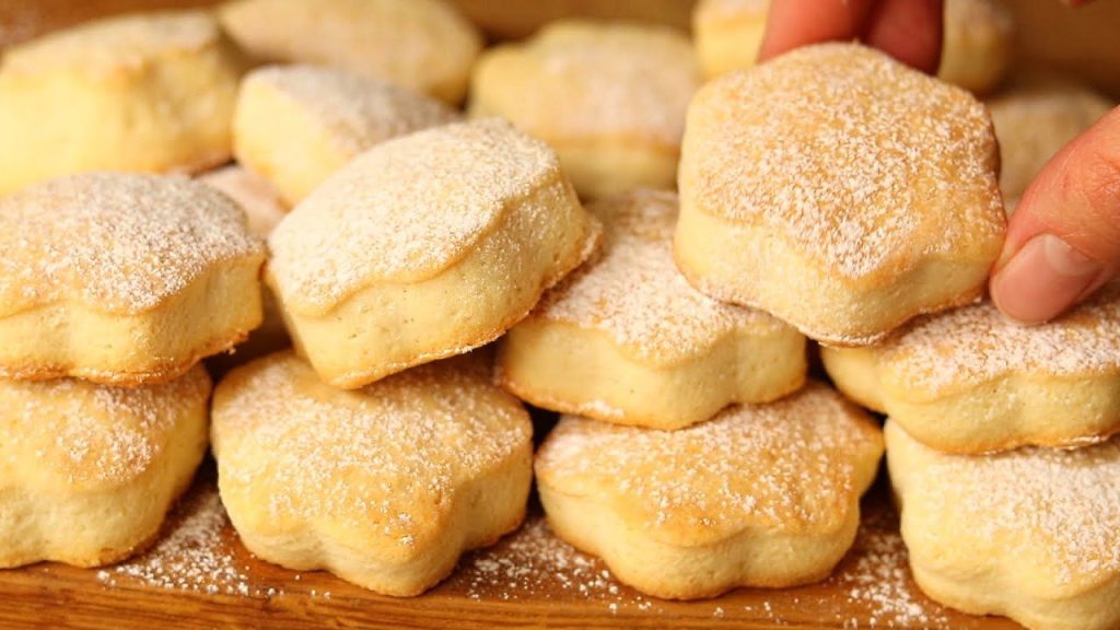 Jak připravit chutné sušenky pouze ze 3 ingrediencí: jednoduchý a levný recept