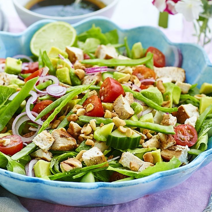 Recept na salát „Krásná dovolenkářka“. Lehká, šťavnatá a vitamíny bohatá předkrm.