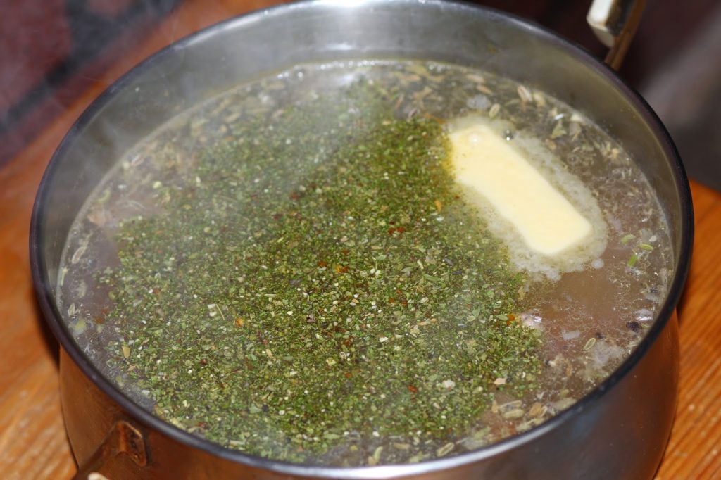 Oblíbená přísada do polévky. Co je v té lahvi, která už roky stojí ve vaší skříňce?