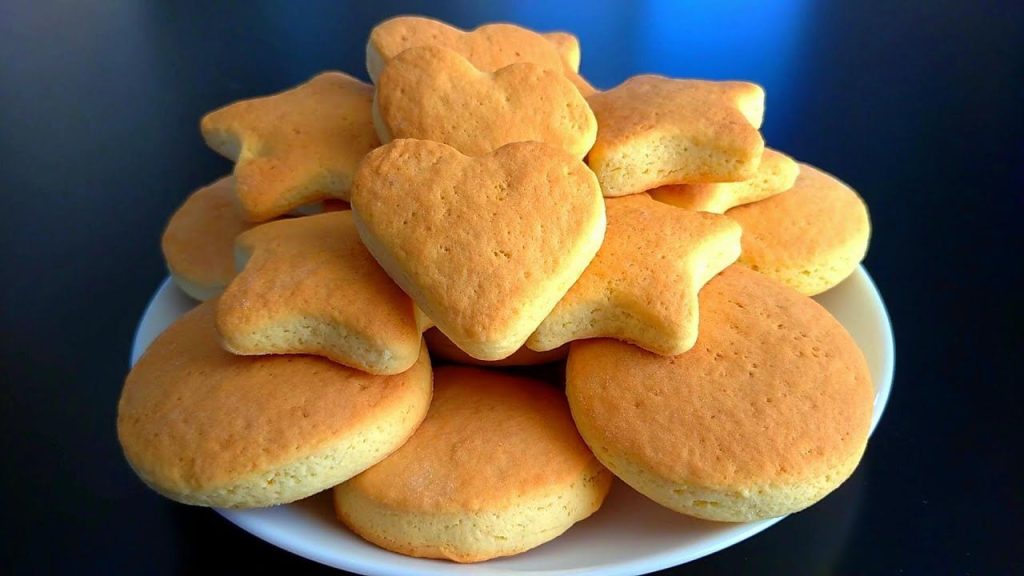 Jak připravit chutné sušenky pouze ze 3 ingrediencí: jednoduchý a levný recept