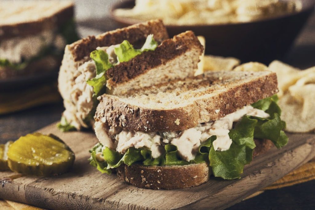 I tak jednoduché jídlo, jako je sendvič, se může proměnit v neobvyklé kulinářské dílo, pokud použijete správné ingredience a projevíte inspiraci.