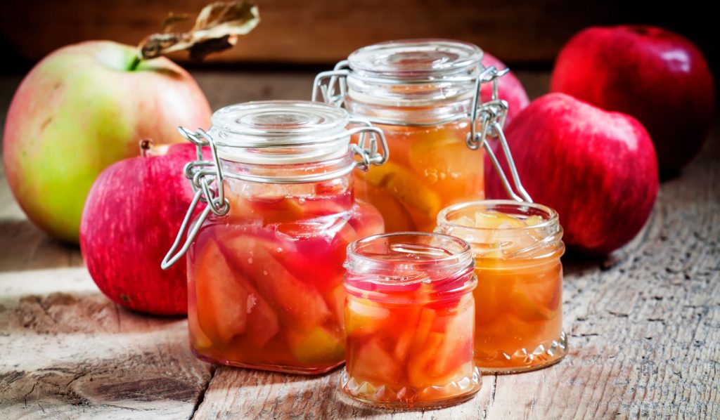 Babička nám zanechala recept a teď děláme jablečné zavařeniny jen takhle: kolik jich uděláte, vždycky je málo.