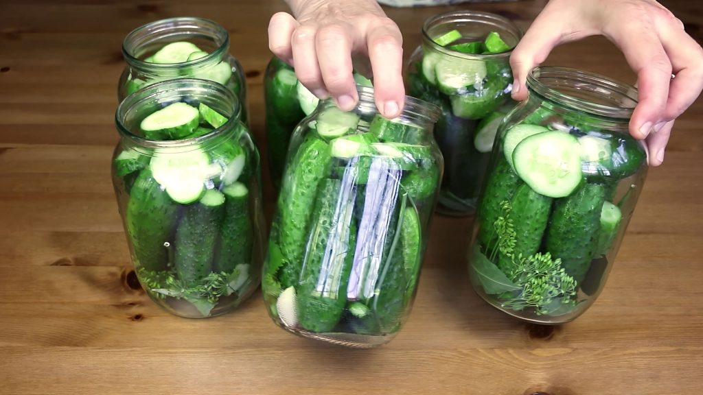 Recept na nakládané okurky. Naučte se tyto tři triky a vaše nakládané okurky budou křupavé a chrumkavé.