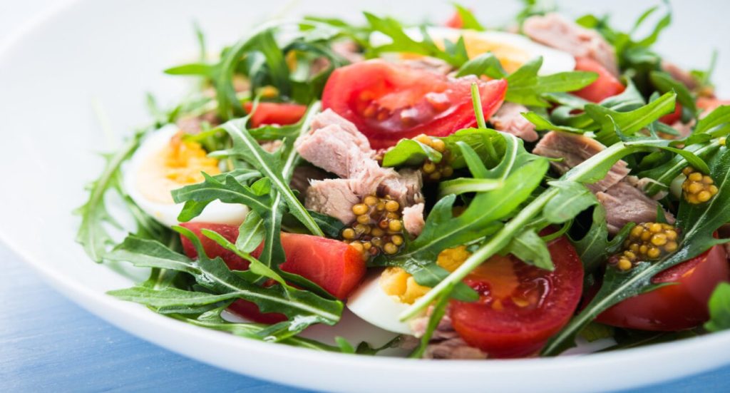 Skvělý salát za 2 minuty – univerzální recept, který se hodí vždy
