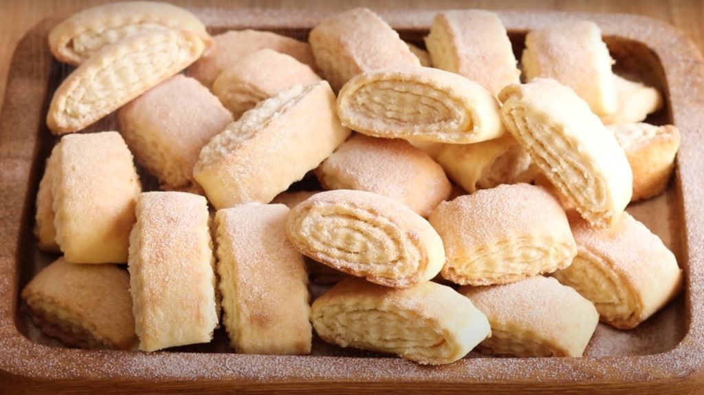 Jak připravit chutné sušenky pouze ze 3 ingrediencí: jednoduchý a levný recept