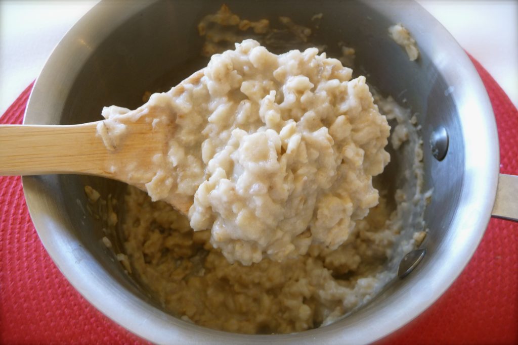 Krémová ovesná kaše bez mléčných výrobků: ze 2 ingrediencí