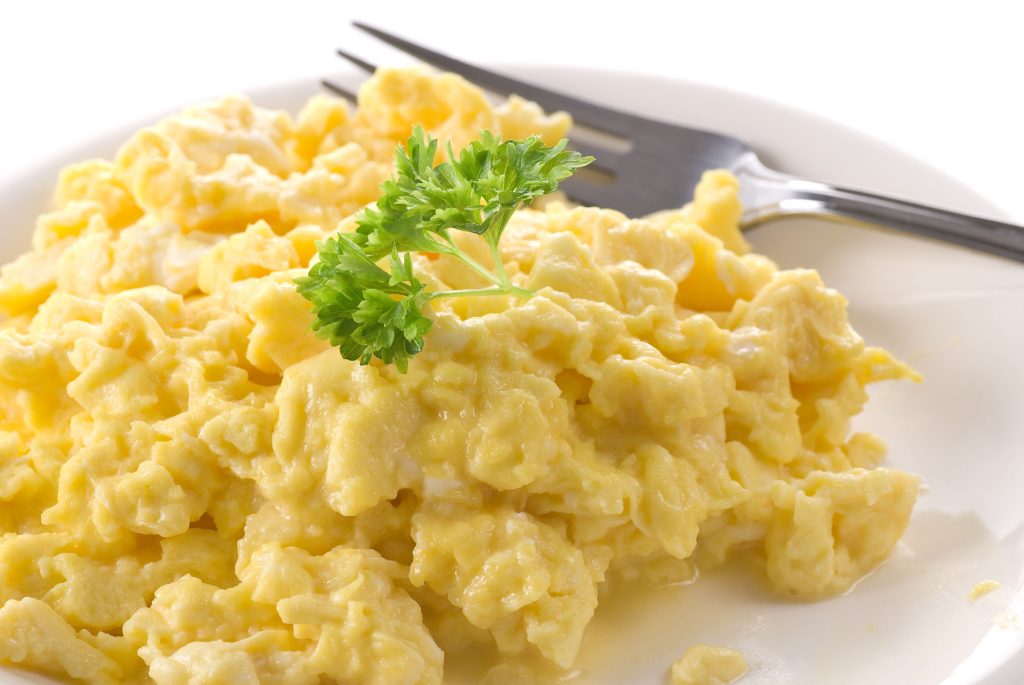 Jemná míchaná vejce, jako v restauraci. Jednoduchý trik.