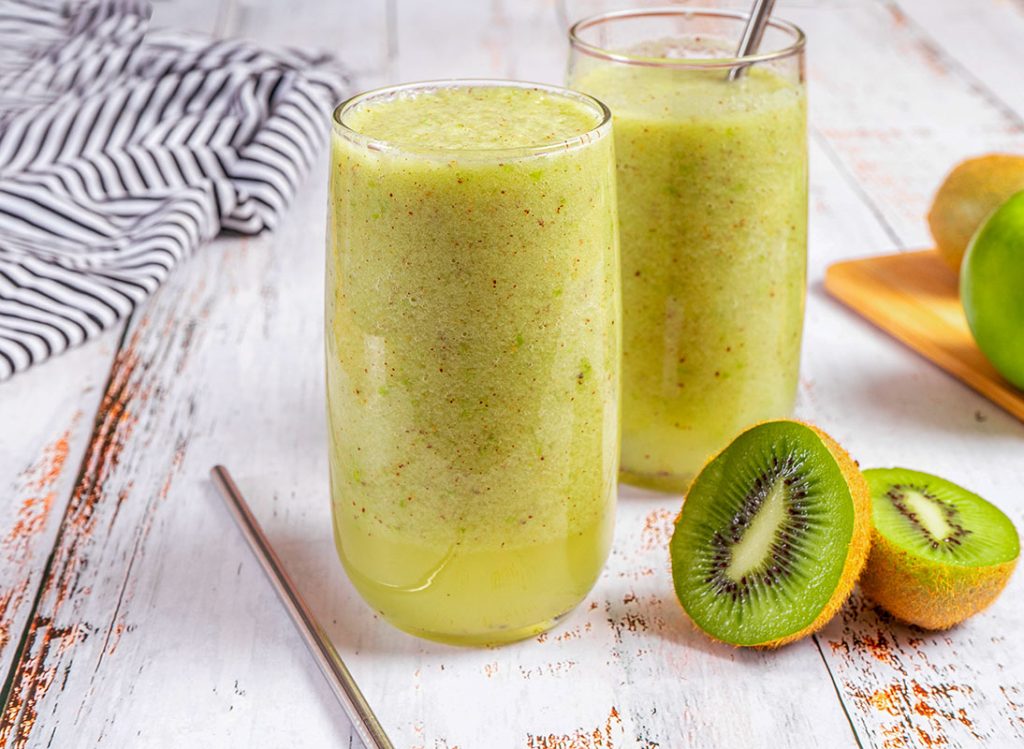 Smoothie z kiwi. Zdravý a jednoduchý recept.