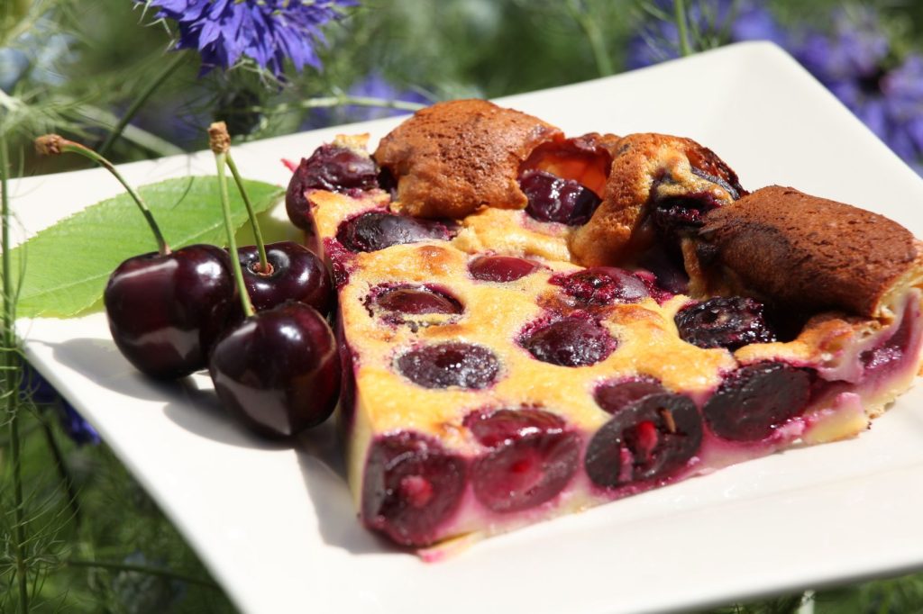 Tento skvělý šéfkuchař dal jasně najevo, že pokud jde o clafoutis, třešně je nutné zbavit pecek.