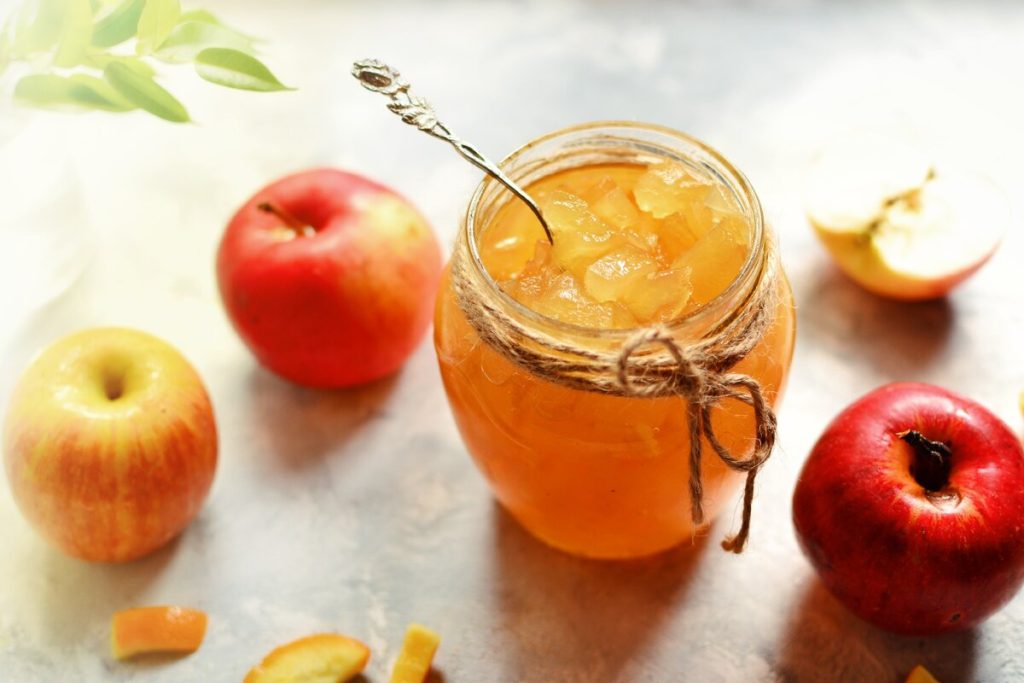 Babička nám zanechala recept a teď děláme jablečné zavařeniny jen takhle: kolik jich uděláte, vždycky je málo.