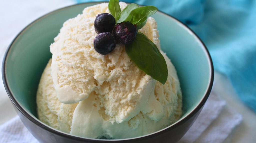 Recept na zdravou zmrzlinu doporučený dietologem: „Nepotřebujete žádné formy a připravíte ji z mála ingrediencí.“