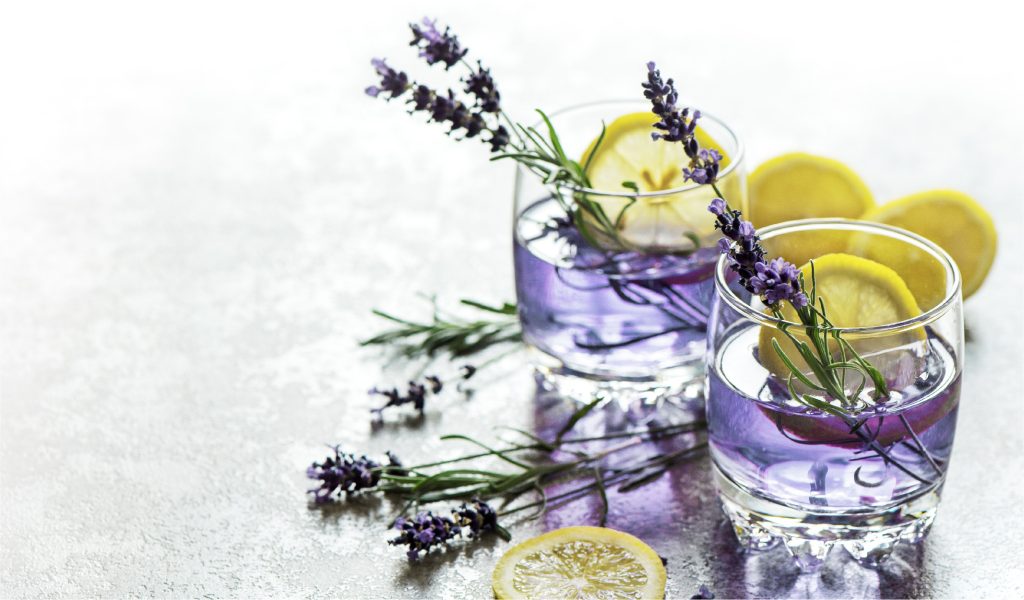 Připravte si vlastní levandulový limonád – ideální letní nápoj v červenci