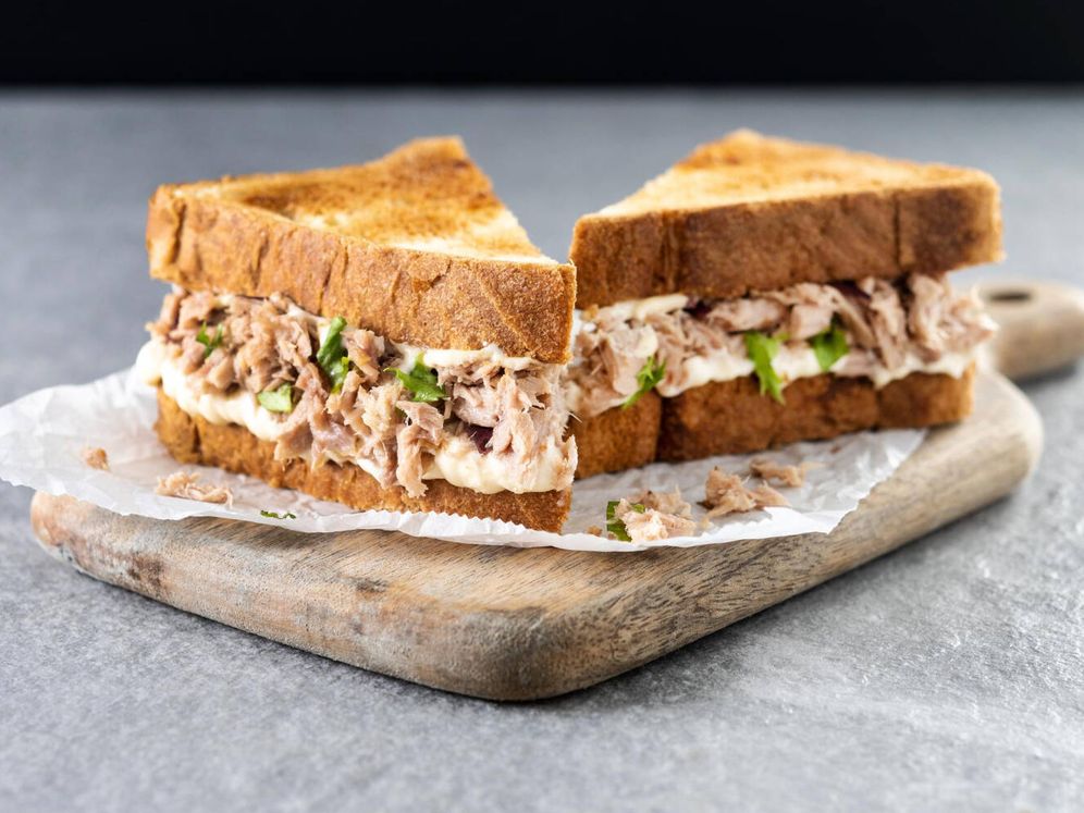 I tak jednoduché jídlo, jako je sendvič, se může proměnit v neobvyklé kulinářské dílo, pokud použijete správné ingredience a projevíte inspiraci.