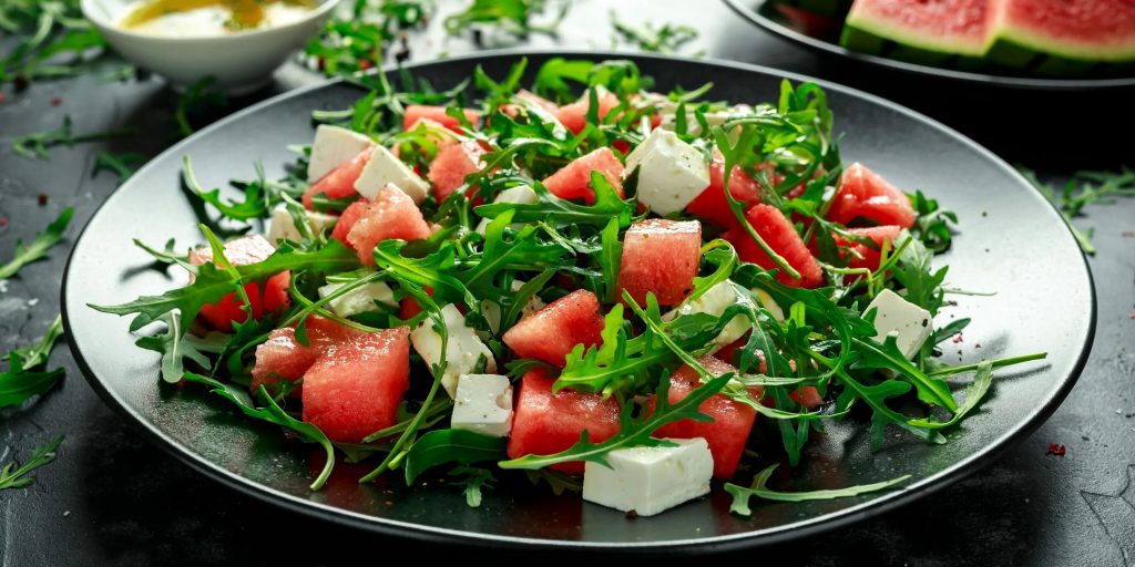 Tento salát z vodního melounu vám dá zapomenout na salát a rajčata (a k jeho přípravě budete potřebovat jen několik ingrediencí).
