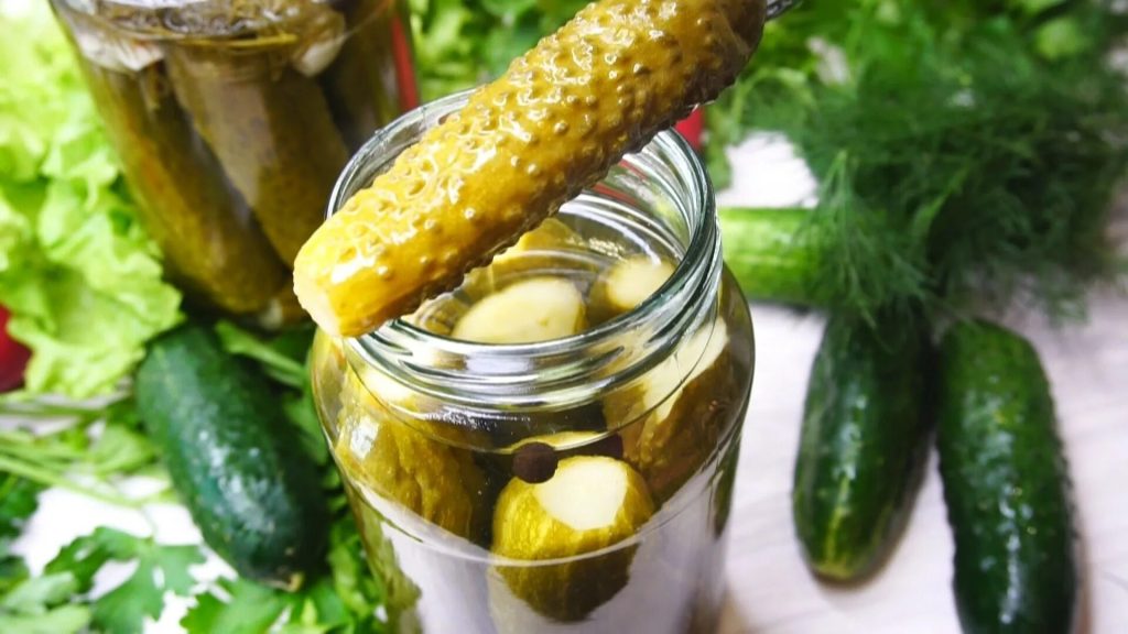 Skvělý recept na nakládané okurky. Jsou křupavé a chrumkavé