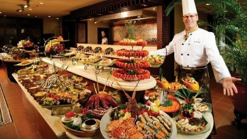 Než se vydáte do restaurace s all inclusive, zapamatujte si pravidlo tří talířů. Funguje to na každou dovolenou.