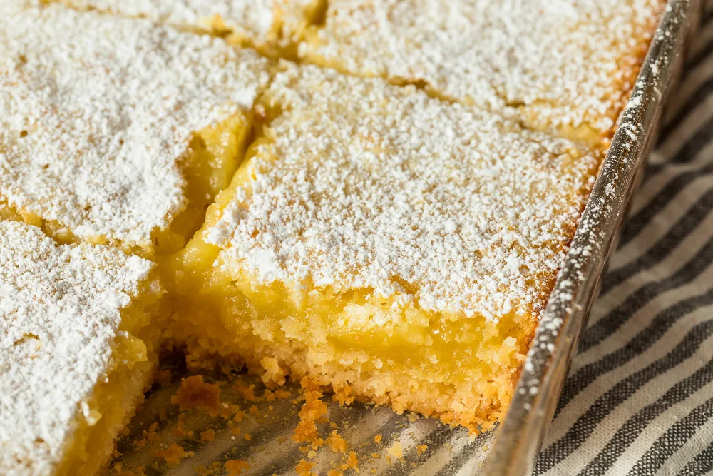 Bez oleje: recept na citronové čtverečky, hotové za půl hodiny