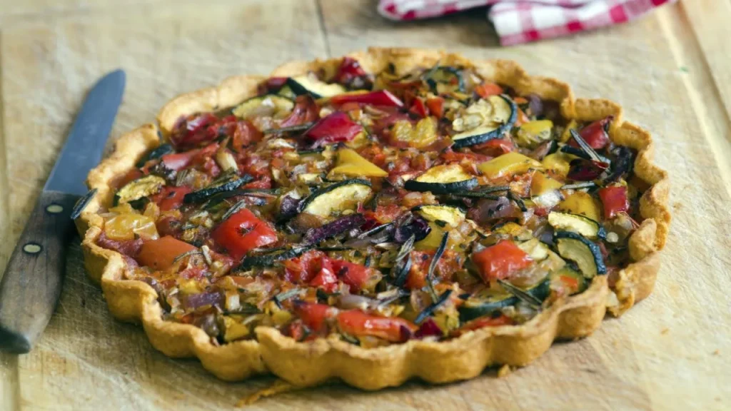 Tento clafoutis se sezónní zeleninou je hotový za okamžik a stane se pro vás lehkým a nenáročným pokrmem.