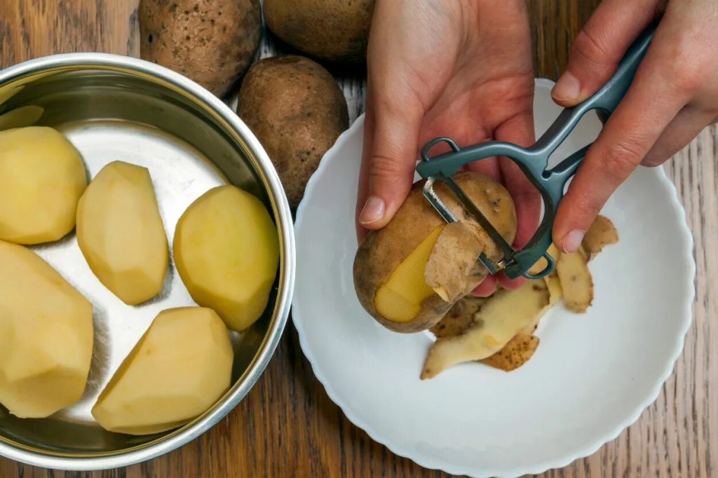 Všem, kteří mají v kuchyni naklíčené brambory, důrazně doporučujeme, aby to udělali, je to nutné!