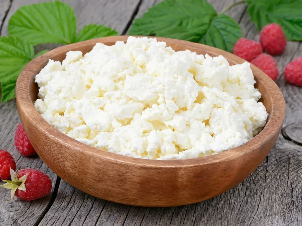 Co je zdravější? Tvaroh nebo řecký jogurt? Odborníci na výživu to otestovali