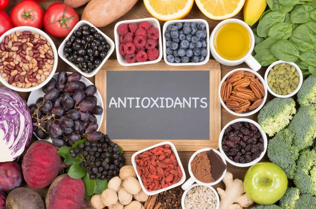 Doktor funkční medicíny: „Antioxidanty obvykle působí účinněji, pokud se kombinují se správnými potravinami. Například kakao s ořechy.“
