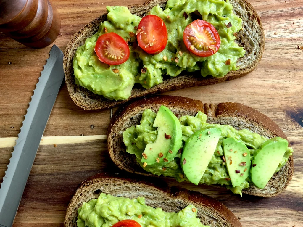 toast s avokádem