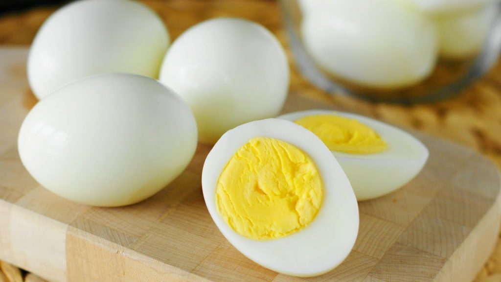 V majonéze: recept na lehká, zdravá a bílkovinová plněná vejce, ideální na léto
