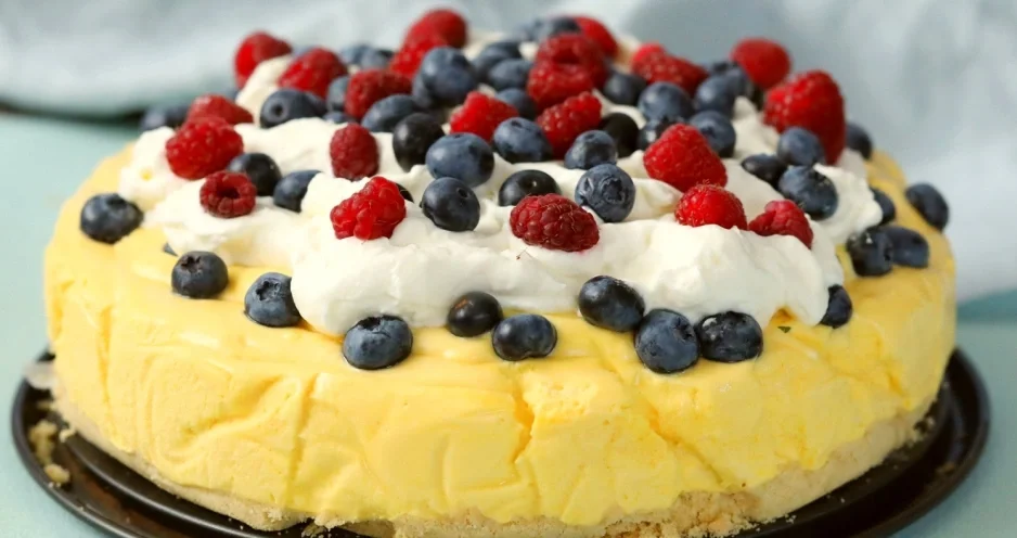 Trojitý ovocný cheesecake bez pečení – hit léta 2025. Do sýrové hmoty přidávám extra ingredienci.