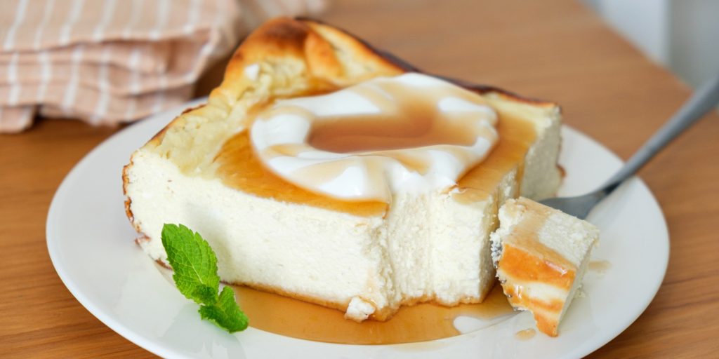 Quarktorte: lahodný německý tvarohový dort mé babičky, díky kterému jsou moje snídaně neodolatelné (bez těsta a sušenek)