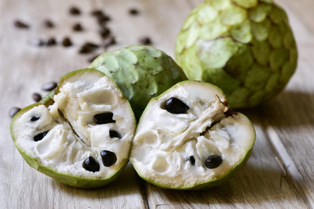 Jak užitečné je krémové jablko – ovoce bohaté na antioxidanty, které ale téměř nikdo nejí?