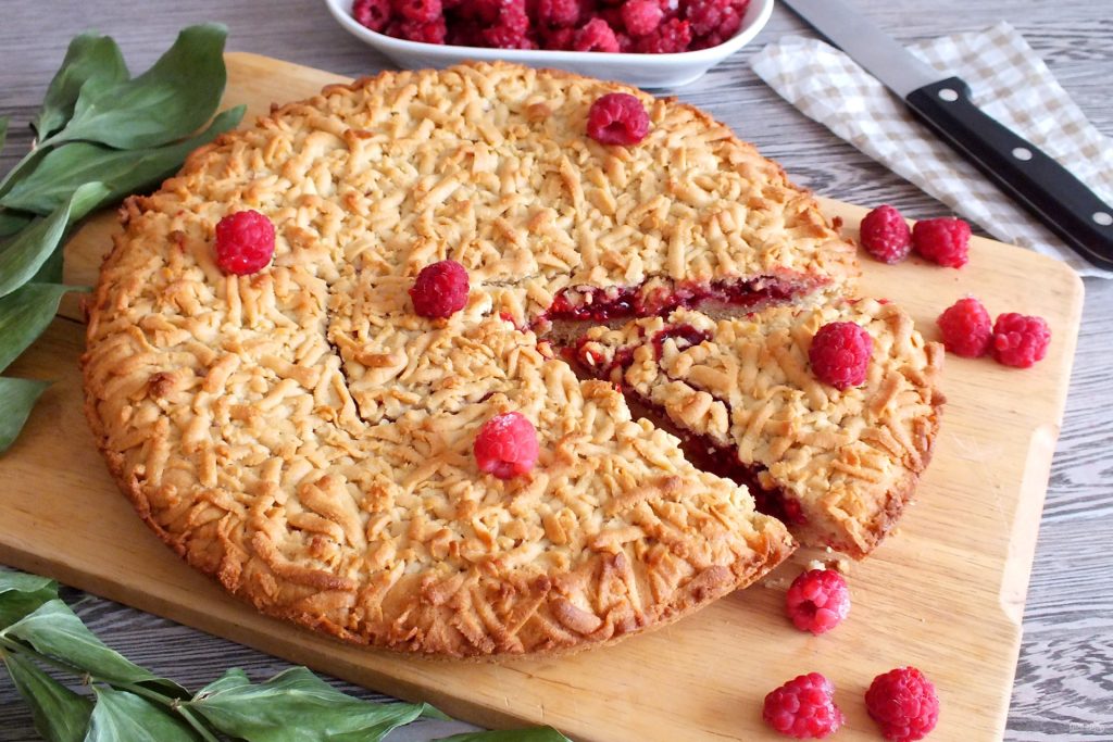 Nejrychlejší malinový dort na víkend. Recept, který zvládne každý.